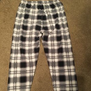 NWOT OS Capri leggings. Plaid